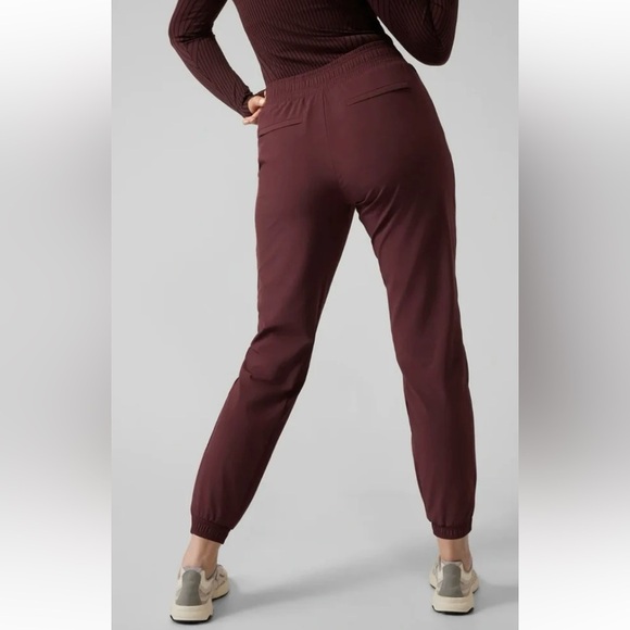 Athleta Brooklyn Lined Stretchy Pockets Burgundy Elastic Joggers Size 10 - Picture 2 of 15